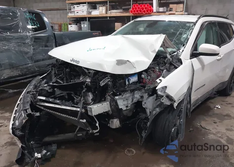 2020 Jeep Compass Latitude 4X4 z USA, uszkodzony, nr VIN 3C4NJDBB4LT117547